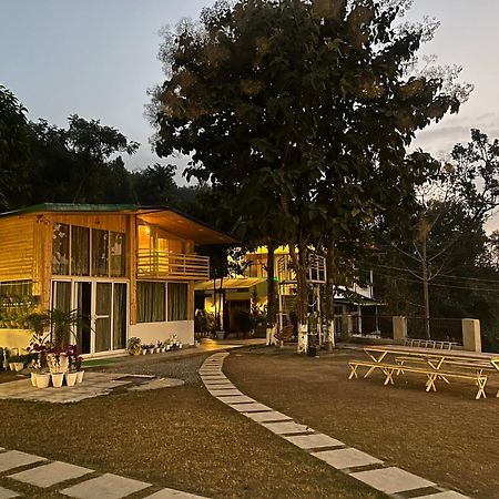Saraiville- Luxury Riverside Cottages Деградун Екстер'єр фото