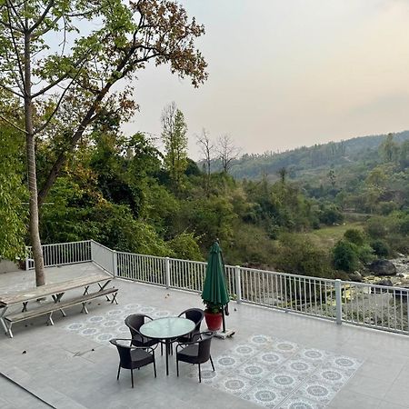 Saraiville- Luxury Riverside Cottages Деградун Екстер'єр фото