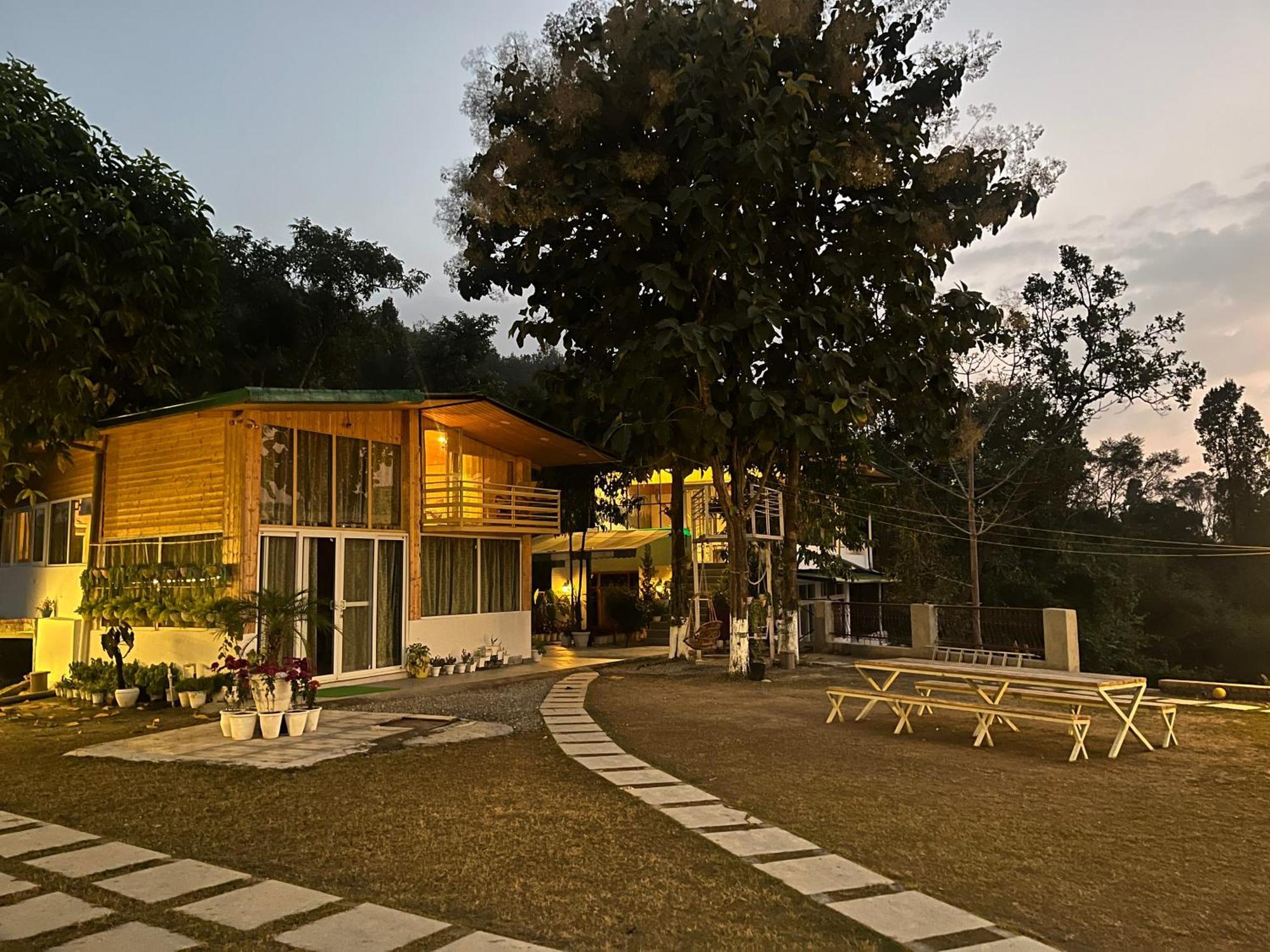 Saraiville- Luxury Riverside Cottages Деградун Екстер'єр фото