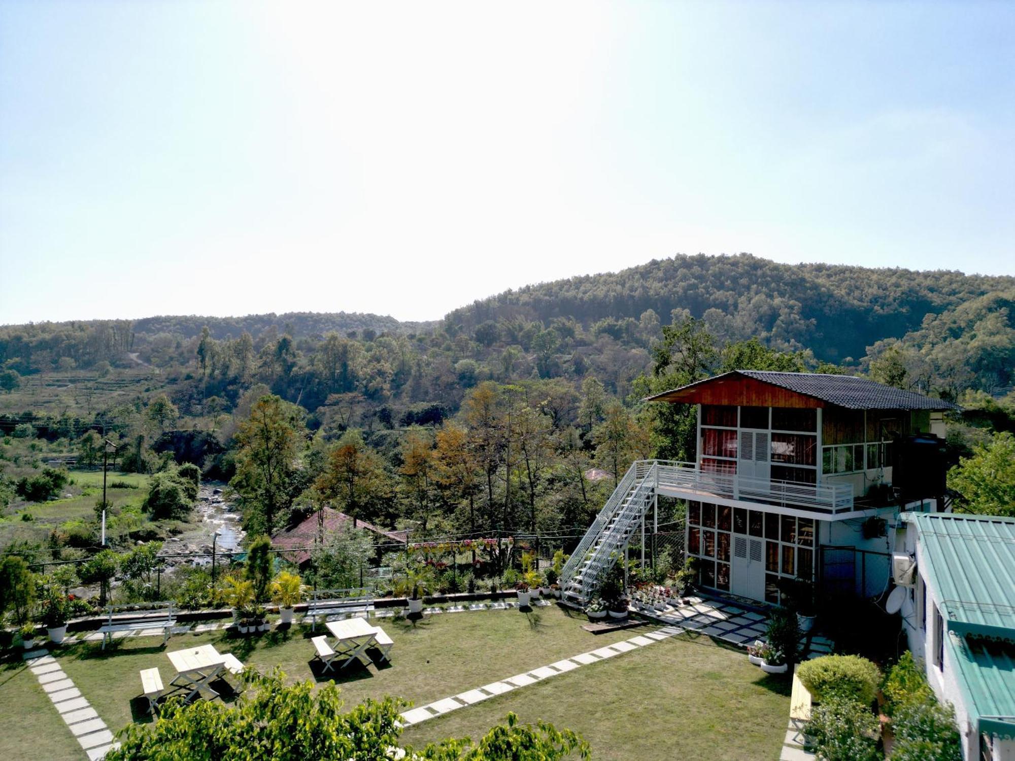 Saraiville- Luxury Riverside Cottages Деградун Екстер'єр фото