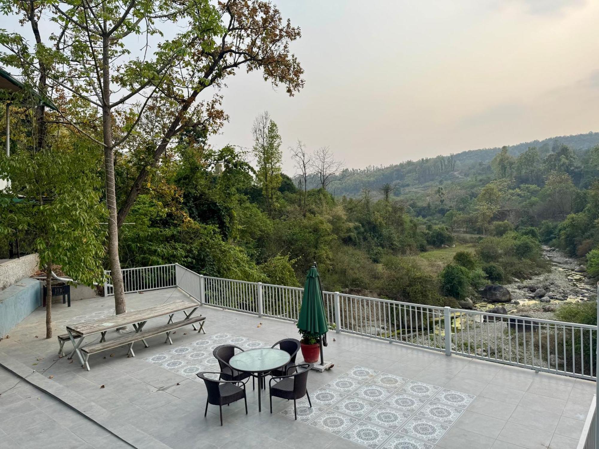 Saraiville- Luxury Riverside Cottages Деградун Екстер'єр фото
